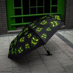 Disfruta cantando bajo la lluvia con este espectacular paraguas con la cara de Skeletor basado en la saga de Masters del Universo. Este espectacular paraguas tiene un diámetro aproximado de 121 cm