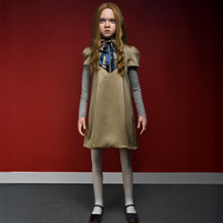 Da vida a una obra maestra del cine de terror con esta impresionante réplica a escala real de M3GAN, la icónica robot del éxito cinematográfico que ha marcado un antes y un después en el género.