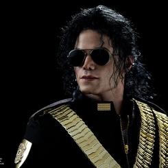 Descubre la impresionante estatua de Michael Jackson Black Label, una obra maestra de 57 cm de altura. Las estatuas de Michael Jackson son el epítome de la calidad y la durabilidad, superando los estándares de las figuras coleccionables tradicionales. 