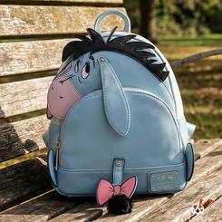 La dulzura y el encanto clásico de Disney se reflejan en un accesorio pensado para destacar con elegancia y personalidad. La mochila Igor Winnie the Pooh Disney Loungefly de 25 cm captura a la perfección la esencia del entrañable personaje 