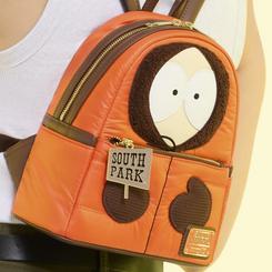 Un homenaje al ícono de South Park se traslada a tus rutas diarias con la mini mochila de Kenny de Loungefly, fabricada en resistente piel sintética y con un tamaño de 22,86 cm de alto, 26,67 cm de ancho 