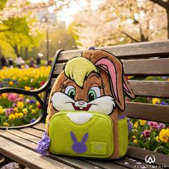 Lola Bunny cobra vida en esta mochila oficial de Loungefly, un diseño alegre y súper suave que ilumina cada paso con el encanto clásico de Looney Tunes; compacta y ligera, acompaña el día a día con espacio justo para lo esencial 