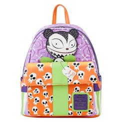 La esencia macabra cobija cada detalle de la Mochila Scary Teddy de Pesadilla Antes de Navidad Disney Loungefly, con unas medidas de 26,25 cm de alto, 22,5 cm de ancho y 11,25 cm de fondo 