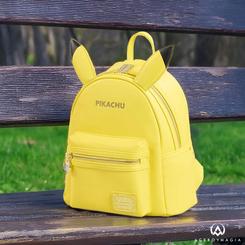 Frescura eléctrica recorre cada costura de la Mochila Pikachu Pokémon Loungefly de 26 cm, que combina un diseño icónico con funcionalidad urbana. Con unas medidas de 22,86 