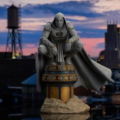 ¡Embárcate en un viaje de poder y caos con la asombrosa figura de Moon Knight emergiendo de una flor de energía en este impresionante Diorama de la línea Gallery!