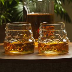 Reúne a tus amigos y brinda por la galaxia con este set de 2 vasos de whisky de Original Stormtrooper.

Este pack incluye 2 vasos transparentes y 2 vasos negros impresos con el icónico Original Stormtrooper 