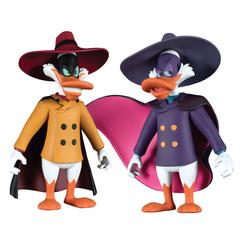 ¡Cuando hay problemas, llamas a DW! El Pato Darkwing se convierte en una figura de acción gracias a DST, ¡junto con su malvado opuesto, Negaduck! Con una altura de aproximadamente 13 cm, estas figuras de acción completamente articuladas