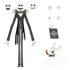 ¡Es un maestro del miedo! ¡Esta figura altamente articulada de 7" a escala de Disney Tim Burton's The Nightmare Before Christmas ULTIMATES! de Jack Skellington