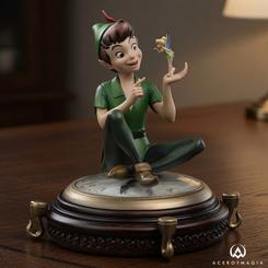Hay piezas que parecen detener el vuelo justo antes de que empiece la aventura, y esta estatua Peter Pan y Campanilla Iron Studios lo consigue con una presencia muy reconocible. La estatua Disney Peter Pan 1953 reúne en una misma escena