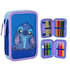 Organización con encanto hawaiano. El plumier doble de Stitch combina un diseño azul con aplique frontal en PVC y brillo sutil en el ribete para que destaque en clase. Fabricado en 90 % poliéster y 10 % PVC