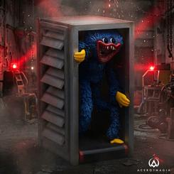 La oscuridad industrial de Playtime Co. se abre para dejar escapar una presencia difícil de ignorar. La Poppy Playtime Estatua 1/10 Art Scale Huggy Wuggy de Iron Studios captura al monstruo azul en pleno acecho, con una composición vertical que impone