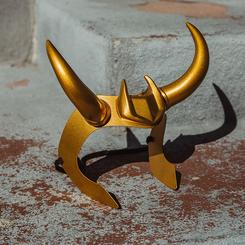 Descubre la imponente Réplica de la Corona de Loki de Marvel. Esta impresionante pieza está fabricada en hierro y aleación de zinc, ofreciendo una calidad excepcional en cada detalle.
