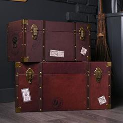 Elegancia mágica para viajar y organizar con estilo: el Warner Bros Harry Potter Alumni Large Trunk Set of 2 reúne dos baúles rígidos en piel sintética marrón con herrajes efecto latón y el emblema de Hogwarts