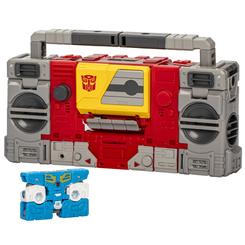 La potencia sonora de los Autobots cobra vida con esta figura Voyager Class de Blaster y su compañero Eject de la serie Studio Series, que alcanza 16,5?cm en modo robot y se transforma en un radiocasete 