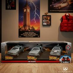 La trilogía más emblemática del cine viaja directo a tu colección con el Blister 3 DeLorean Time Machine 40th Anniversary de Regreso al Futuro. Este set conmemorativo reúne las tres versiones
