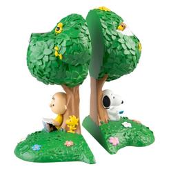 Un diseño que transmite calma, ternura y personalidad desde el primer vistazo. Este sujetalibros Snoopy de 16 x 18 x 8,6 cm convierte cualquier estantería en un espacio mucho más acogedor gracias a su composición de dos piezas