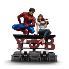 Romance heroico y dinamismo de cómic en una sola escena. Este Diorama Art Scale 1/6: Spider-Man & Mary Jane está fabricado en resina de alta calidad y pintado a mano, capturando con detalle la conexión