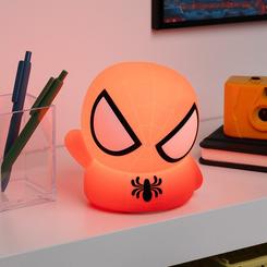 Haz que la hora de dormir sea más divertida y tranquila con esta adorable lámpara de silicona de Spider-Man, una luz nocturna oficial de Marvel perfecta para los pequeños héroes de la casa. 