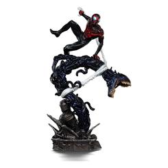 La batalla de Miles Morales contra sus villanos más temibles cobra vida en este impresionante diorama BDS Art Scale 1/10 de Spider-Man. Con una altura aproximada de 32 cm, esta estatua de resina