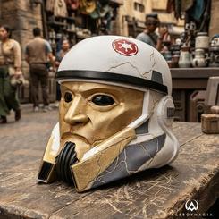 El oro agrietado rompe la uniformidad imperial y convierte este diseño en una presencia difícil de ignorar. El Star Wars: Ahsoka Black Series Casco Electrónico Captain Enoch