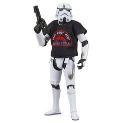 La figura Stormtrooper Star Wars 15 cm parece recién salida de una escena con polvo, desgaste y actitud de patrulla imperial. El casco blanco, la camiseta textil negra y el bláster en mano rompen la rigidez clásica del soldado y le dan una personalidad 