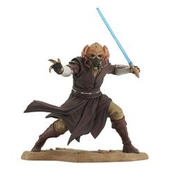 Impresiona con la majestuosa estatua de Plo Koon de Star Wars Episode II, parte de la exclusiva línea 'Premier Collection'. Esta figura, esculpida en detallada poliresina, se eleva a 28 cm
