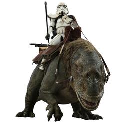 Adéntrate en el épico universo de Star Wars con el set de figuras de acción Star Wars Episode IV 2-Pack 1/6 Sandtrooper Sergeant & Dewback, con una emocionante altura de 30 cm cada una. 