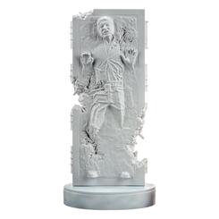 Estatua Han Solo en Carbonita: Reliquia Cristalizada, una nueva pieza de arte coleccionable de Star Wars del renombrado artista contemporáneo Daniel Arsham.