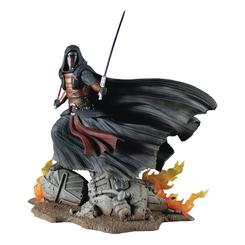 Añade un toque épico a tu colección con la estatua de Darth Revan de Star Wars: Knights of the Old Republic. Perteneciente a la línea 'Gallery', esta estatua de PVC de aproximadamente 25 cm