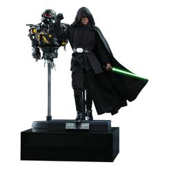 Descubre la impresionante Figura DX 1/6 de Luke Skywalker Deluxe Edition de Star Wars: The Mandalorian. Esta figura articulada de 30 cm a escala 1/6 viene cargada de detalles y características especiales 