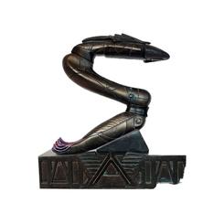 Leyenda de la ciencia ficción en tus manos: Stargate Zat Gun réplica 1/1 de 25 cm fabricada en Polystone y Mixed Media con licencia oficial. Esta interpretación del mítico Zat’nik’tel tamaño real 