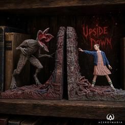 Sujetalibros de Stranger Things en resina y de unos 18 cm de altura. Recrean el enfrentamiento entre Eleven y el Demogorgon con dos piezas separadas inspiradas en el Mundo del Revés.