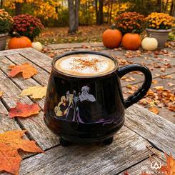 Toque oscuro con estilo Disney para cada sorbo: la taza caldero Villanas Disney 400 ml combina cerámica de calidad con acabado negro brillante y una ilustración icónica de Maléfica, Úrsula y Cruella que convierte tu café o té