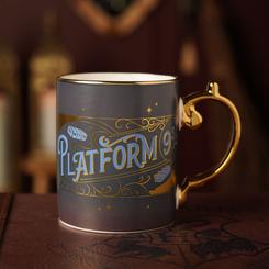 Cada detalle de esta taza Harry Potter convierte una pausa cotidiana en un pequeño homenaje a una de las sagas más queridas del cine. La taza Platform 9 3/4 de Warner Bros destaca por su estética elegante y coleccionable