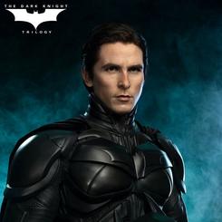En la "Trilogía del Caballero Oscuro", la destacada actuación de Christian Bale nos trajo una de las imágenes de Batman más emblemáticas de la historia del cine, y la trilogía se ha convertido en una obra maestra destacada de las películas