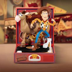 Este coleccionable Toy Story Woody transforma la esencia del Lejano Oeste animado en una pieza decorativa cargada de carácter y nostalgia. Inspirada en el espíritu aventurero de la saga, esta figura Toy Story 