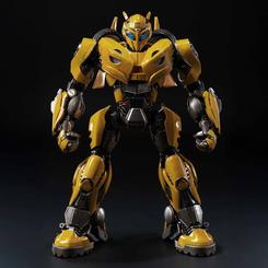 El amarillo metálico corta la sombra como una señal llegada de Cybertron. La figura Bumblebee Cybertron Mode Transformers no se limita a reproducir un personaje reconocible: concentra presencia, ingeniería y ese aspecto de combate 