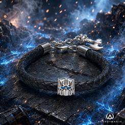 Pulsera de Optimus Prime con licencia oficial de Hasbro, banda de cuero sintético trenzado y detalles de metal plateado. Mide aproximadamente 19 cm de circunferencia e incluye un colgante con forma de hacha de Energon.