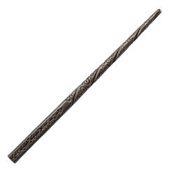 Actitud rebelde con historia a sus espaldas. La Varita Mágica de Sirius Black de 30 cm reproduce el diseño visto en pantalla con un relieve profundo y una empuñadura que se nota sólida y cómoda al gesto. 