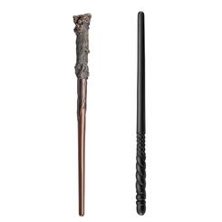 Doble magia con sello de pantalla. El pack de Varitas Mágicas de Harry Potter y Ginny Weasley reúne dos réplicas de 30 cm en PVC con un nivel de detalle que transmite carácter al instante