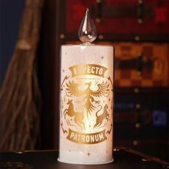 La Vela LED Patronus Harry Potter de 25 cm aporta una presencia elegante y muy especial a cualquier rincón de la casa gracias a su diseño inspirado en el emblemático hechizo Expecto Patronum. 