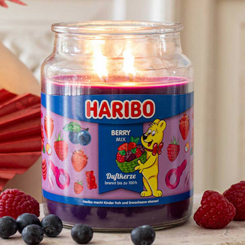Vela Haribo Berry Mix ¡Enamórate de esta dulce mezcla de bayas de verano! Las jugosas fresas, frambuesas y arándanos se combinan con la dulzura del plátano y la vainilla, creando una composición 
