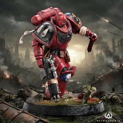 Estatua del Sargento Intercesor de los Ángeles Sangrientos de Warhammer 40,000 a escala 1:10 y 27 cm. Fabricada principalmente en polystone, incluye rifle bólter, cuchillo de combate y base de batalla pantanosa.