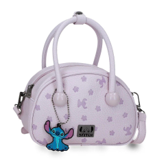 Bolso Bloom Stitch Disney de 19x13x8 cm fabricado en PU con diseño en tonos lilas y colgante de Stitch. Compacto y con correa ajustable para llevar como bandolera.