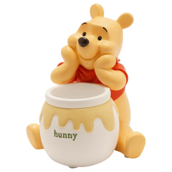 Bote de almacenamiento de cerámica con la figura de Winnie the Pooh y un tarro de miel, mide 13x14x12 cm y combina decoración con funcionalidad para guardar objetos pequeños.
