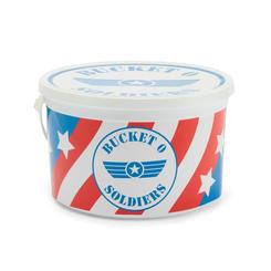 Nostalgia en formación: el mítico Bucket O Soldiers regresa para celebrar el Toy Story 30 aniversario con una edición cuidada que trae de vuelta la emoción del cuarto de Andy en cada detalle; dentro del cubo soldados Toy Story