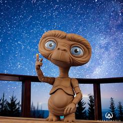¡La magia de E.T. llega en forma de figura Nendoroid! Esta asombrosa figura de colección mide aproximadamente 10 cm y captura la esencia de uno de los personajes más icónicos de la historia del cine.