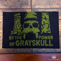 Precioso felpudo con el texto By the Power of Grayskull inspirado en la mítica serie de Masters del Universo, ideal como felpudo de bienvenida. El regalo ideal para los amantes 