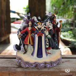 Si eres un amante de los villanos Disney, esta espectacular pieza de Jim Shore es para ti. Con su estilo único, Jim Shore presenta una impresionante figura que destaca a los más malvados personajes de Disney. Ursula, Jafar y Maléfica