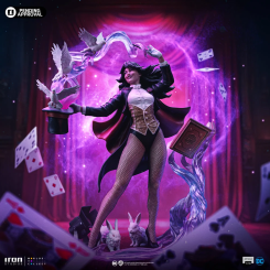 Figura de Zatanna de DC Comics a escala 1/10 en polystone con pintura a mano. Representa a la hechicera en pose dinámica con efectos mágicos, base teatral y detalles que reflejan su doble faceta de maga y bruja.